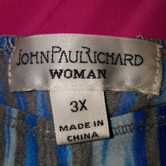 Size 3X top. - Picture 2 of 4